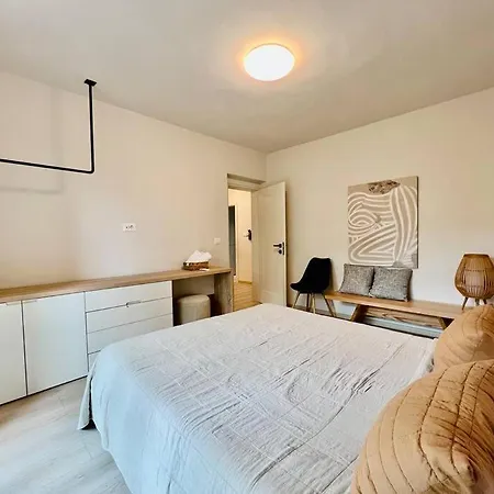 Apartment Newly Renovated Urban Oasis