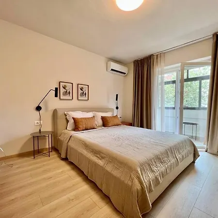 Newly Renovated Urban Oasis * Tirana
