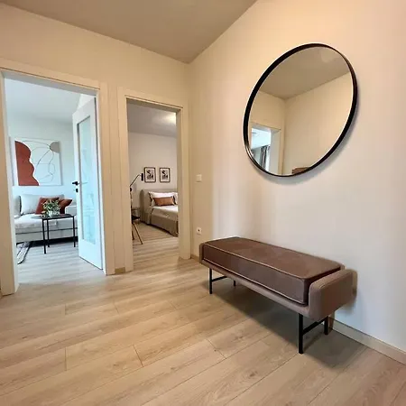 Newly Renovated Urban Oasis Apartment *
