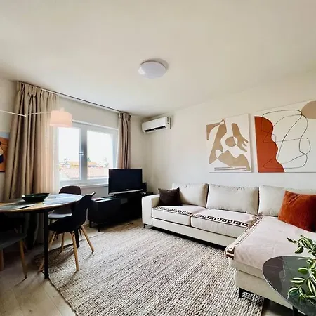 Apartment Newly Renovated Urban Oasis Tirana